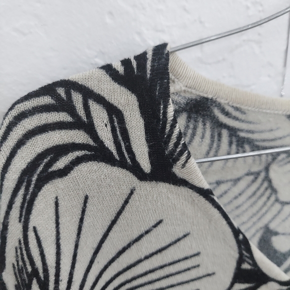 Avenue HQ v-neck floral print sweater - Picture 4 of 8